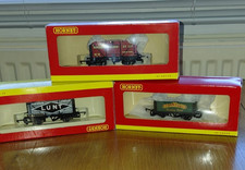 Hornby OO wagons x 3 r6686