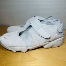 Women Sz 10 - Nike Air Rift