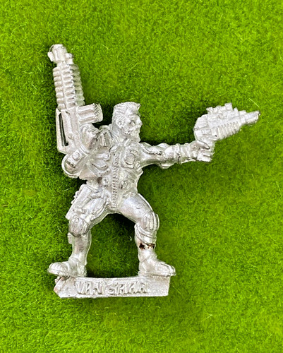Necromunda van saar autogun - van,