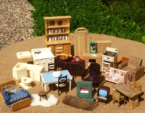 Vintage dolls house - , furniture