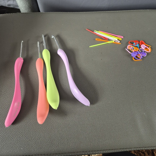 Ergonomic crochet hooks set - crochet,