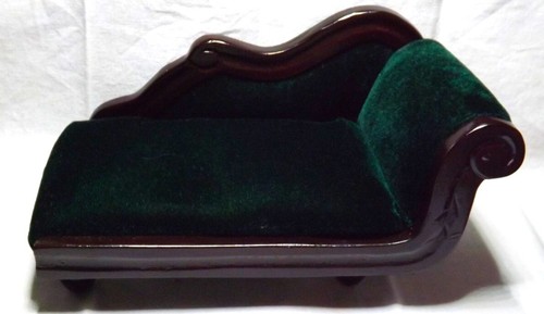 New small chaise lounge - -,