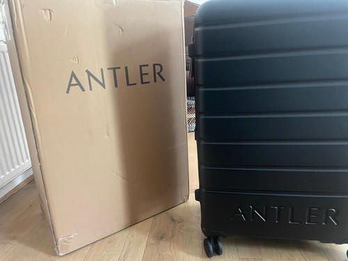 Antler black spinner suitcase - black,