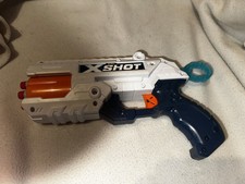 VERY NICE BLUE AND WHITE ZURU X-SHOT GUN TOY