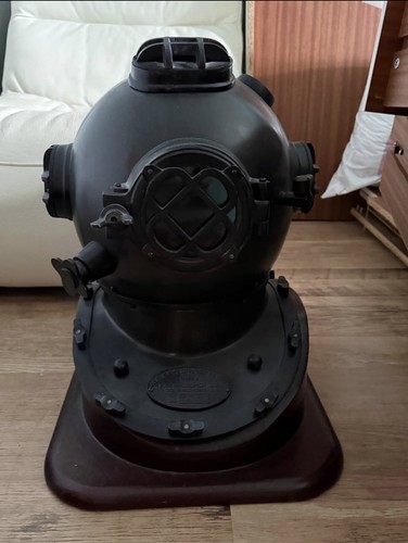 Large diving helmet with stand