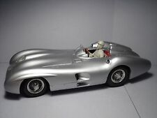 1/18 FIGURE  FANGIO DRIVING  MERCEDES W196 STREAM  VROOM  CMC  GP REPLICAS  CMR