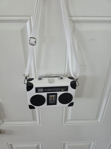 White retro boombox radio - white,