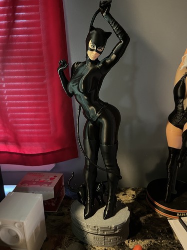 Catwoman statue - catwoman,