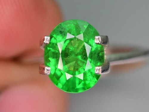 Natural tsavorite ct - tsavorite,