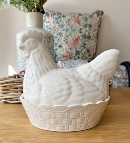 Vintage cream white hen - hen, on