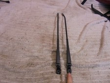 Porsche 964 3.6L RHD Cabriolet Pair of Wiper Arms G670WEW