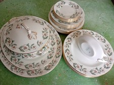 WEDGWOOD/CROWN STAFFORDSHIRE  28 piece dinner service.  late 20th Century