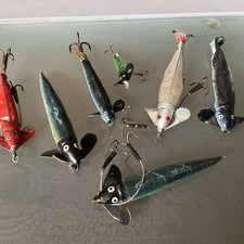 A SMALL COLLECTION OF OLD