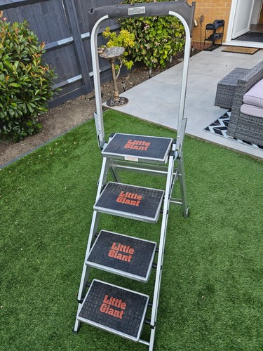 Premium trade folding step - premium,