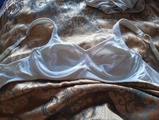 36B white Tu Sports bra. No Padding Underwired Full coverage. Adjustable Straps