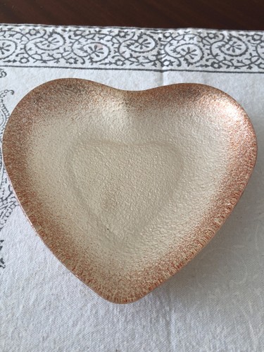 Pale peach heart - pale,