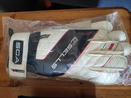 Sells goalkeeper products - sells,