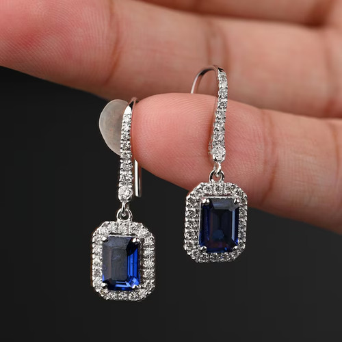 Emerald cut natural - 4.90,