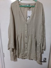 ZARA Ladies  NWT Button v-neck