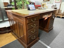 Victorian Mahogany Kneehole