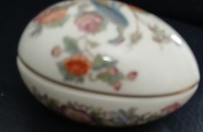 Wedgwood Kutani Crane egg shaped trinket pot with lid