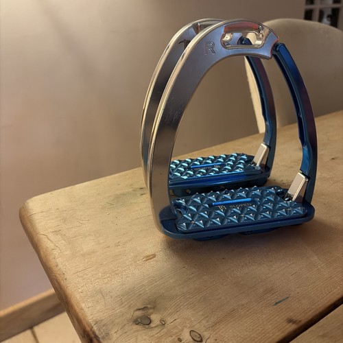 Tech stirrups venice sloped - stirrups,