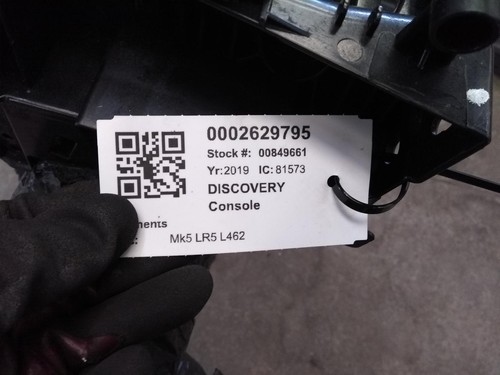 Land rover discovery centre - land,