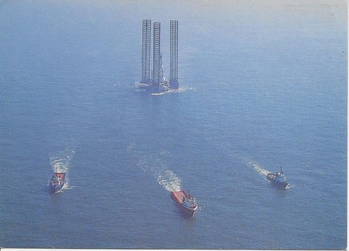 Drilling rig under tow - drilling,