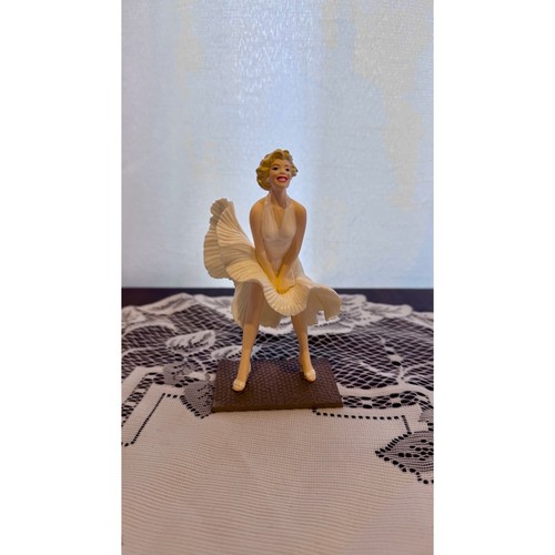 1998 hallmark keepsake marilyn - hallmark,