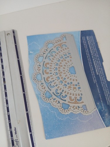 Hunkydory half doily die - doily,