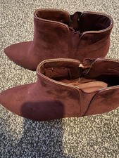 Ladies Size 6 Burgundy Faux
