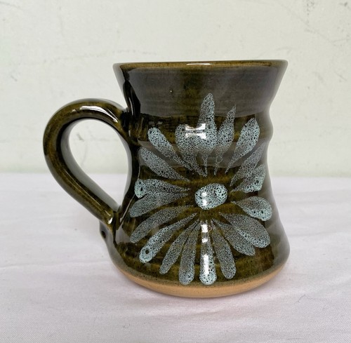 Vtg lotus pottery - petal, on