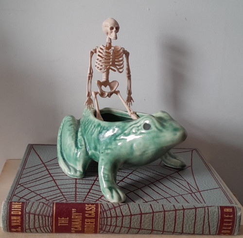 Green frog vintage - frog,