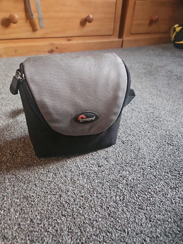 Small lowepro camera lense - small,