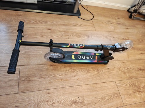 Aero folding scooter with - folding,
