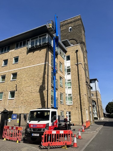 Cherry picker access platform - picker,