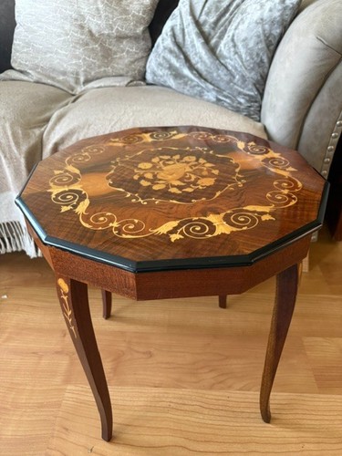 Vintage octagonal musical - vintage,