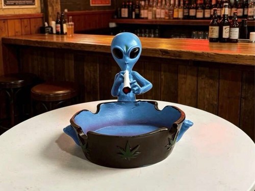 Alien ashtray smoking ash - ashtray,