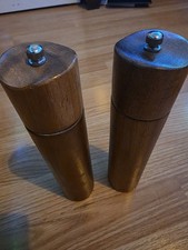 WOODEN SALT & PEPPER GRINDER