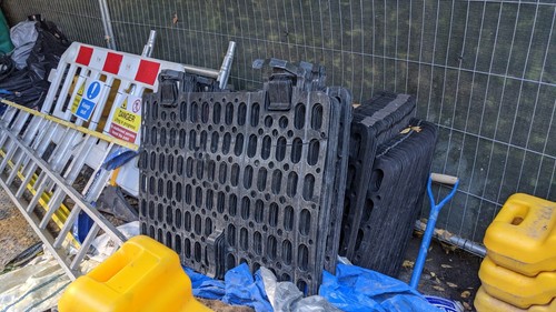 Brick guards scaffold - x,