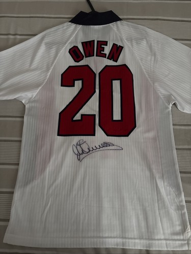 Michael owen signed retro - signed,