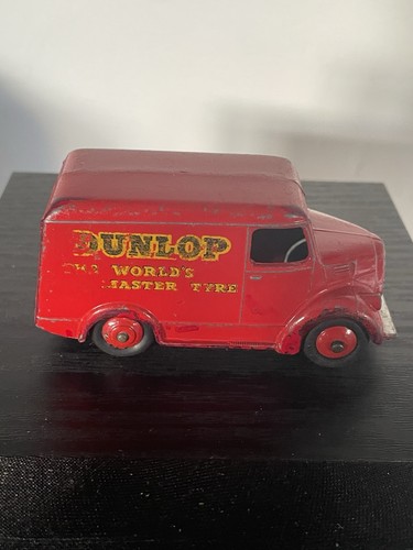 Dinky 451 red trojan 15cwt - 451,