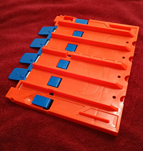 Hot wheels race crate - hot,