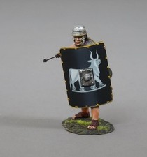 THOMAS GUNN ROM135B - Legionnaire Defending with Pilum - Black Shield