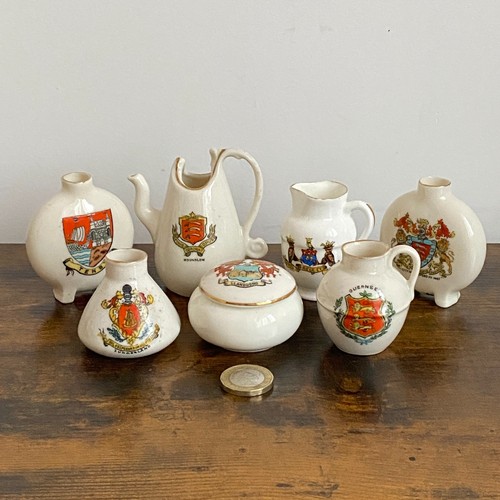 Mixed crested china - 7x,