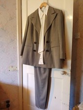 Gorgeous Vintage ESCADA MARGARETHA LEY Virgin Wool Suit Size 14-16 
