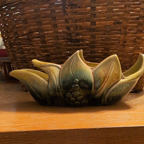 Hull pottery leaf and - hull, berry