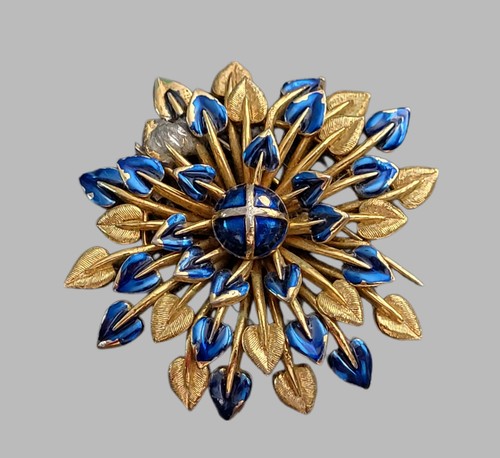 Vintage signed crown - signed,