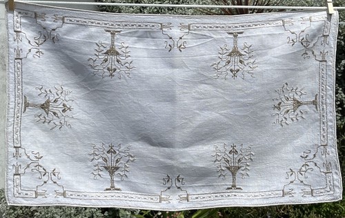 Vintage hand embroidered - hand,