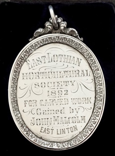 7gm solid silver scottish - 33.7gm,